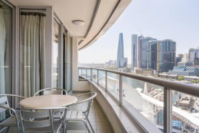 Spectacular Darling Harbour View Apartment & Parking, Sydney